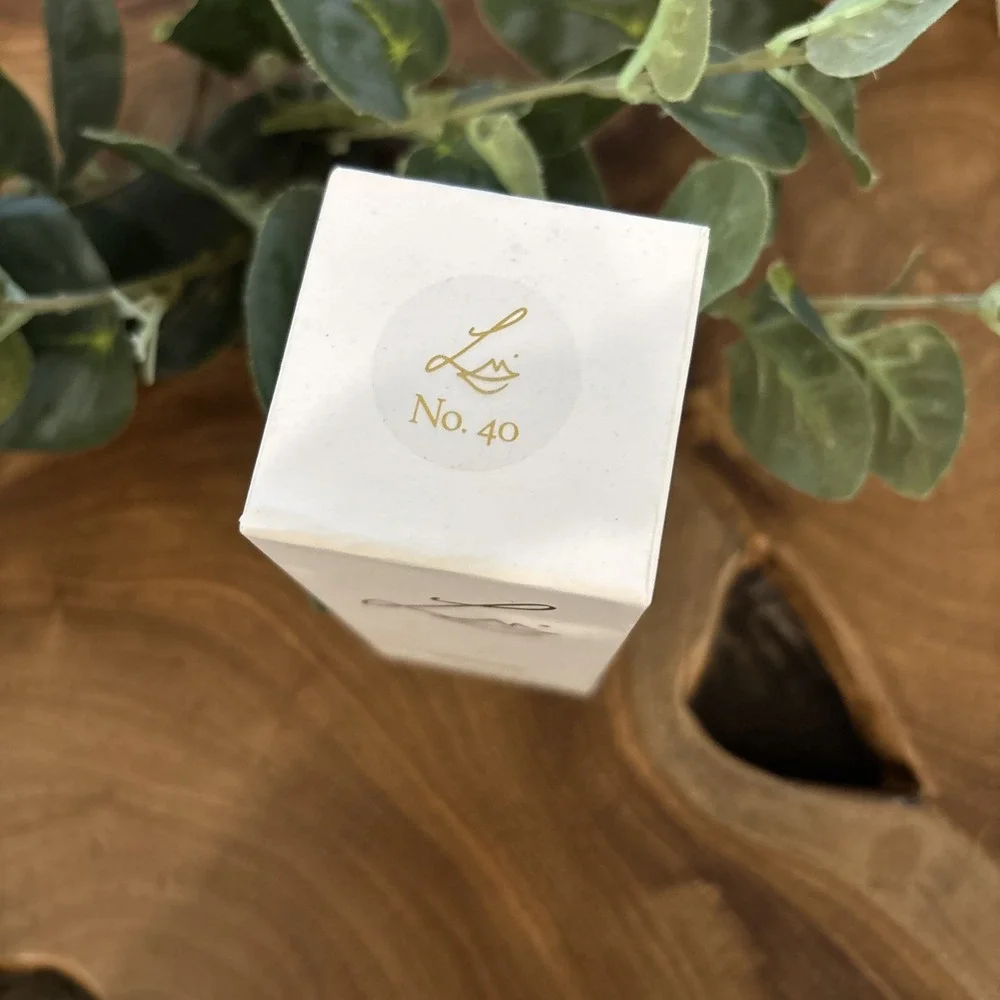 NIB / LISA ELDRIDGE Seamless Skin Enhancing No. 40 Foundation - 30mL / 1 fl. oz.